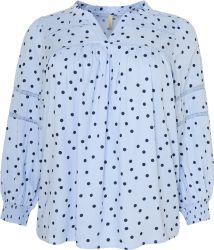 Blå prikket viskosebluse Dimilla fra Cassiopeia – feminin pasform og let materiale