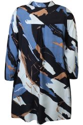 Behagelig A-formet kjole i blød viskose med moderne mønster.