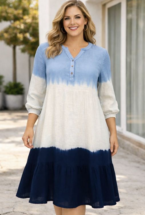 Paulinna kjole fra Cassiopeia i blå nuancer med løs og komfortabel pasform