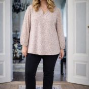 Zoey Zara bluse – feminin pasform i rosa nuancer