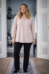 Zoey Zara bluse – feminin pasform i rosa nuancer