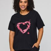 Studio Bella T-shirt i bomuldskvalitet med pink sommerfugleprint