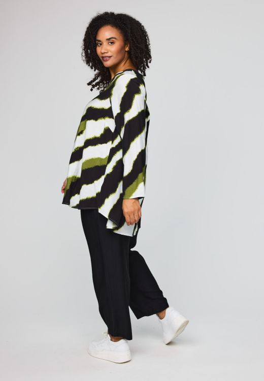 Bluse fra Studio med løs A-facon og lange ærmer