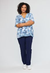 Lone bluse med blåt all over print fra Studio