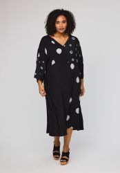 Cara kjole med rummelig pasform og afslappet stil