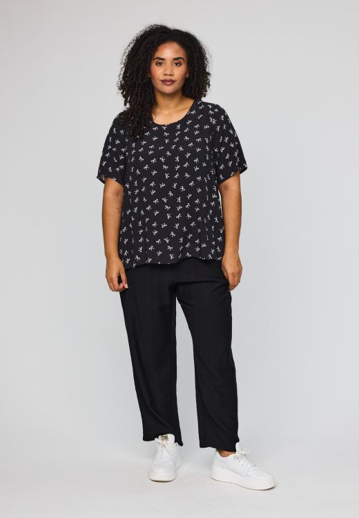 Bluse fra Studio med korte ærmer og løs pasform