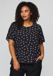 Esther bluse i 100% viskose med sort bund og diskret print