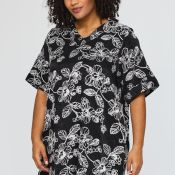 Kira tunika fra Studio i sort med hvidt broderi