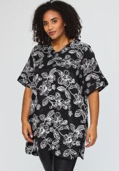 Kira tunika fra Studio i sort med hvidt broderi
