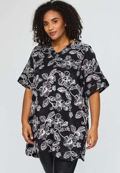 Kira tunika fra Studio i sort med hvidt broderi