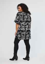 Kira tunika fra Studio med løs A-facon og korte ærmer