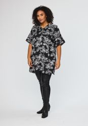 Sort Studio tunika med broderet blomsterdesign og V-hals