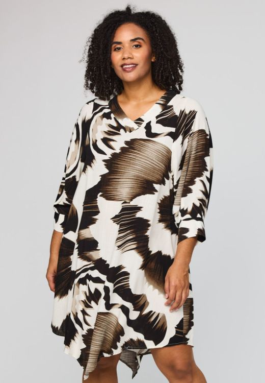 Juline tunika fra Studio med grafisk sort og brun print