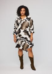 Juline tunika fra Studio med grafisk print og løs pasform