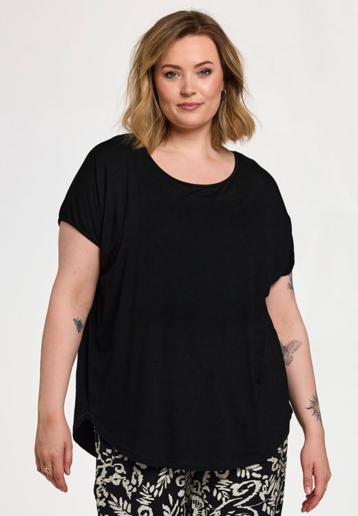 Gitte t-shirt fra Gozzip i sort viskose jersey