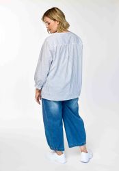 Iben bluse fra Gozzip med læg i brystet