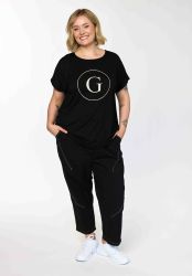 Gitte T-shirt fra Gozzip i sort viskose jersey med logo-print