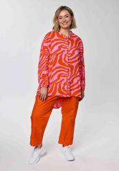 Kristina skjorte fra Gozzip i pink og orange grafisk print