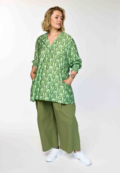 Ulla tunika fra Gozzip i grøn print med afslappet A-form