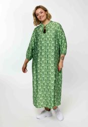 Løs og afslappet Una kjole fra Gozzip set forfra