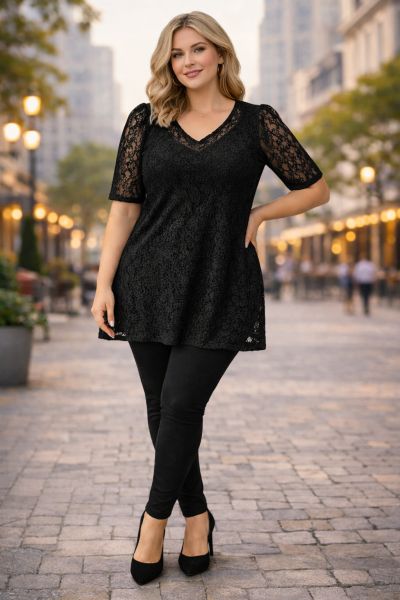 Mellani tunika fra Cassiopeia i klassisk sort blonde med korte ærmer