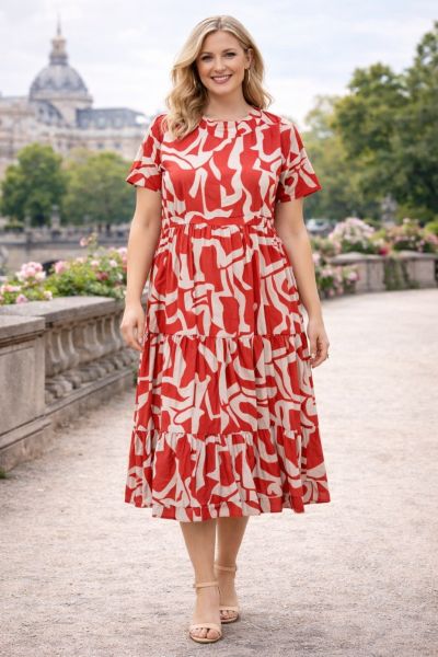 Sød kjole med korte ærmer og rund hals. 