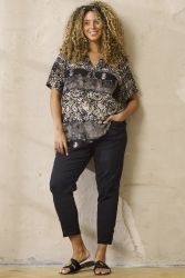 Zhenzi Chaya bukser med relaxed fit og flot benfald