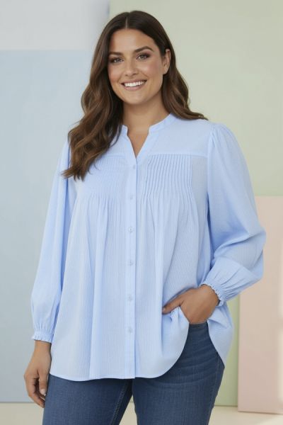 Ketella bluse fra Cassiopeia i lyseblå 100% bomuld med knapper