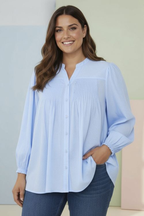 Ketella bluse fra Cassiopeia i lyseblå 100% bomuld med knapper