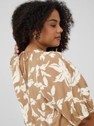 Sandfarvet kjole fra Kaffe Curve med creme print