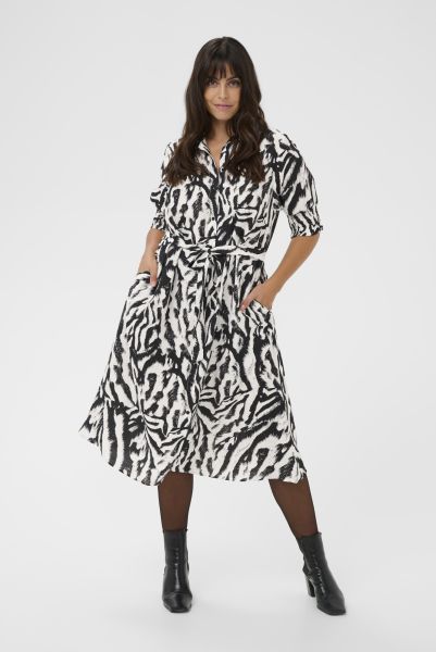 Kchalia kjole fra Kaffe Curve med skjortekrave