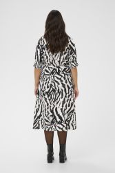 Lang kjole fra Kaffe Curve med klassisk krave