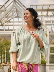 Pistaciegrøn Zoey Sage bluse med trekvart ærmer