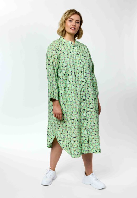 Grøn bomuldskjole i løs A facon med knapper og 3/4 ærmer