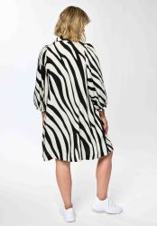 Let kjole i viskosekvalitet med løs silhuet og grafisk print