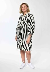 Kjole i viskosekvalitet med sort og offwhite grafisk print