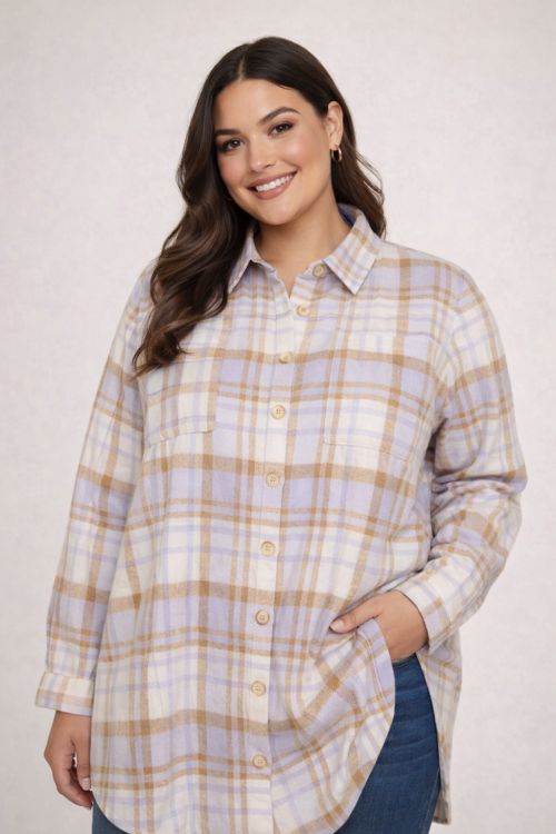 Tulala skjorte fra Cassiopeia i lilla tern – smart plus size skjorte med knapper