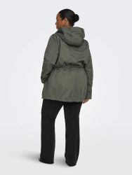 Plus size parka jakke i grøn fra Only Carmakoma