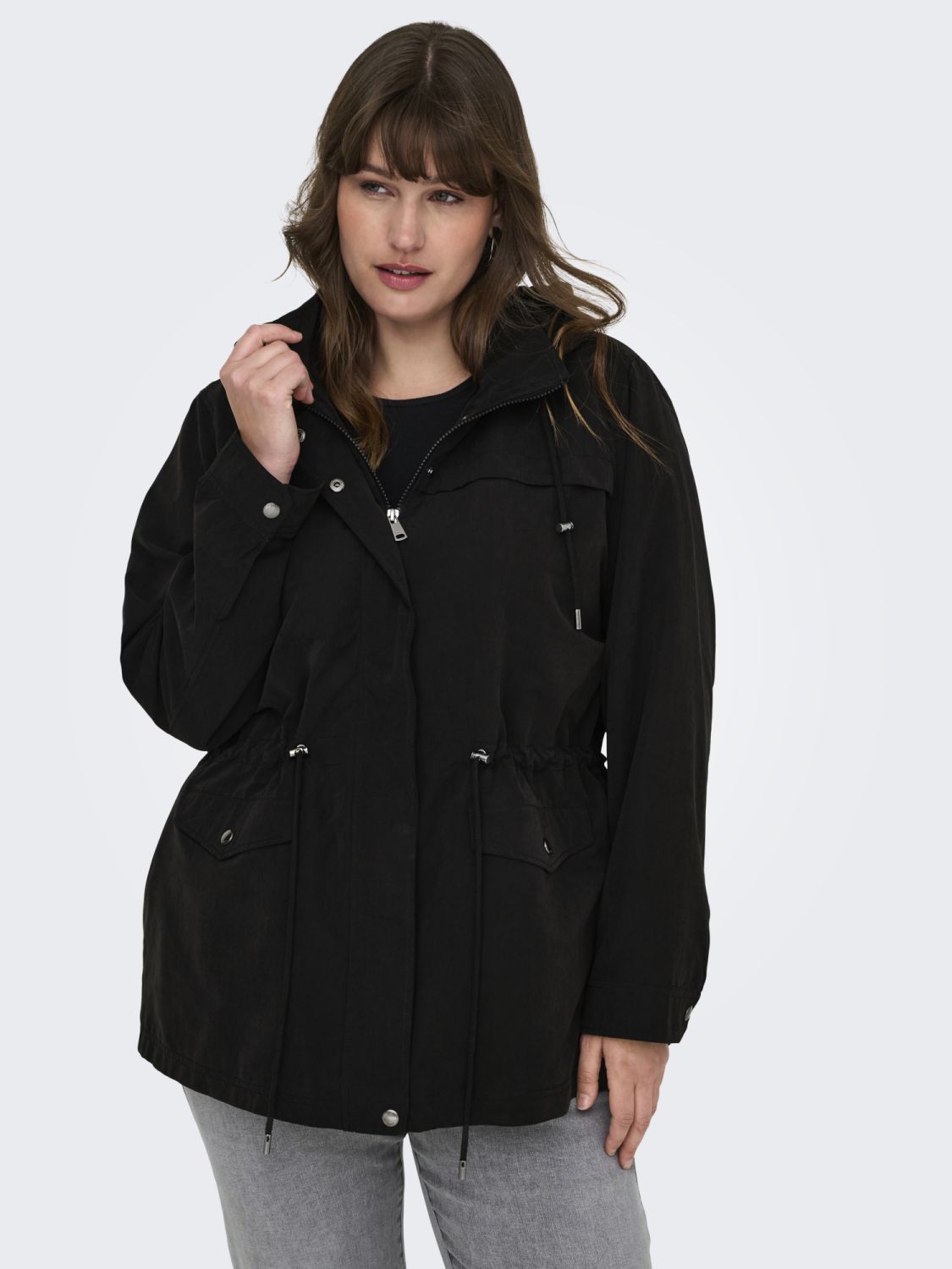 Elegant jakke med snøre i taljen – stil og funktion i ét.