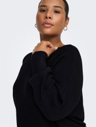 Feminint look med boatneck og høj rib ved ærmerne