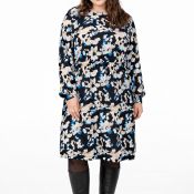 Kjole i plussize med blomsterprint, lange ærmer