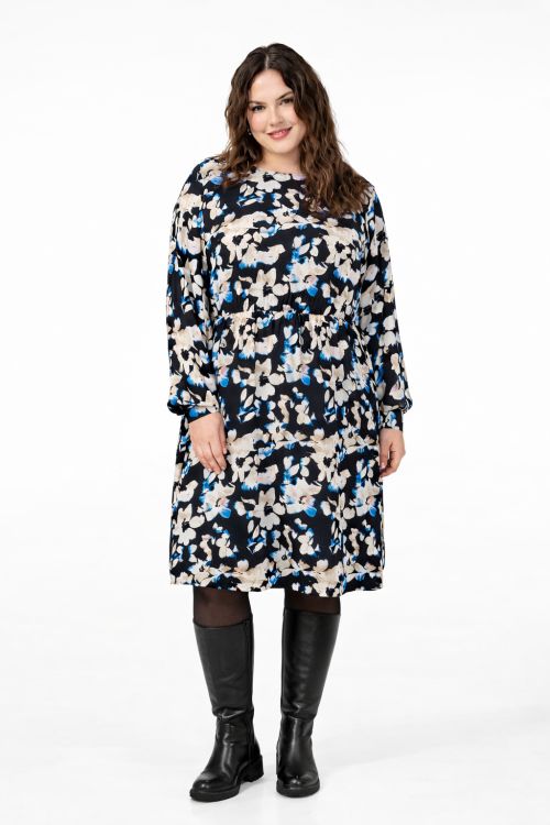 Kjole i plussize med blomsterprint, lange ærmer
