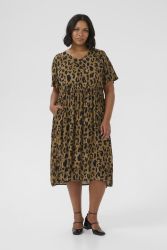 Kaffe Curve KCmolly leopard kjole i 100% viskose med midi længde
