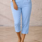 Zhenzi Jazzy 63 capribukser i lyseblå med stretch og lynlås ved anklen – komfortable plus size bukser