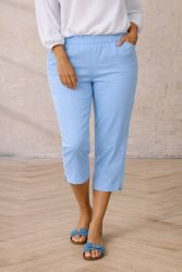 Zhenzi Jazzy 63 capribukser i lyseblå med stretch og lynlås ved anklen – komfortable plus size bukser