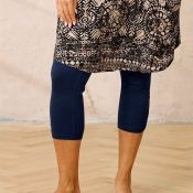 Navy Strækbar jersey-leggings med 3/4-længde fra Zhenzi 