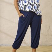 Zhenzi Daphne bukser navy i blød viskosekvalitet med stræk