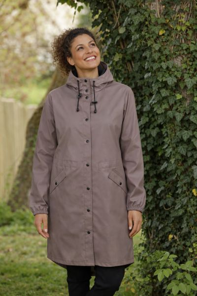 Regnjakke fra Zhenzi, som er let og er med adskillige 