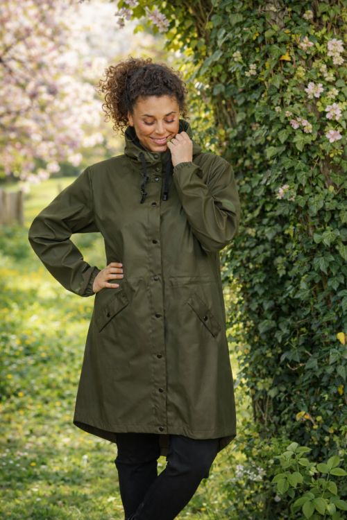 Regnjakke fra Zhenzi, som er let og er med adskillige 