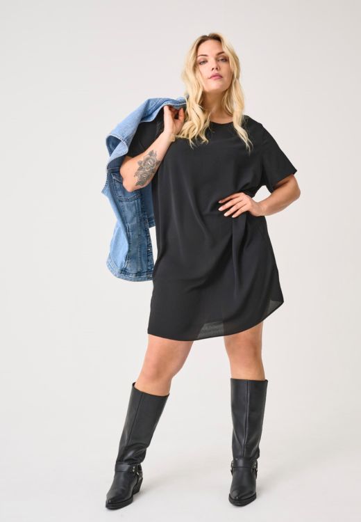Only Carmakoma CarLux sort tunika kjole med løs pasform og korte ærmer